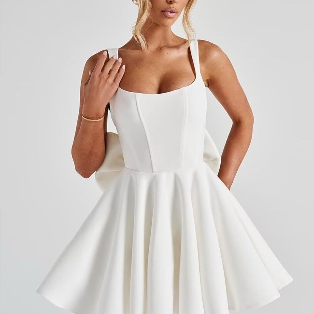 Chic White Sleeveless Mini Dress
